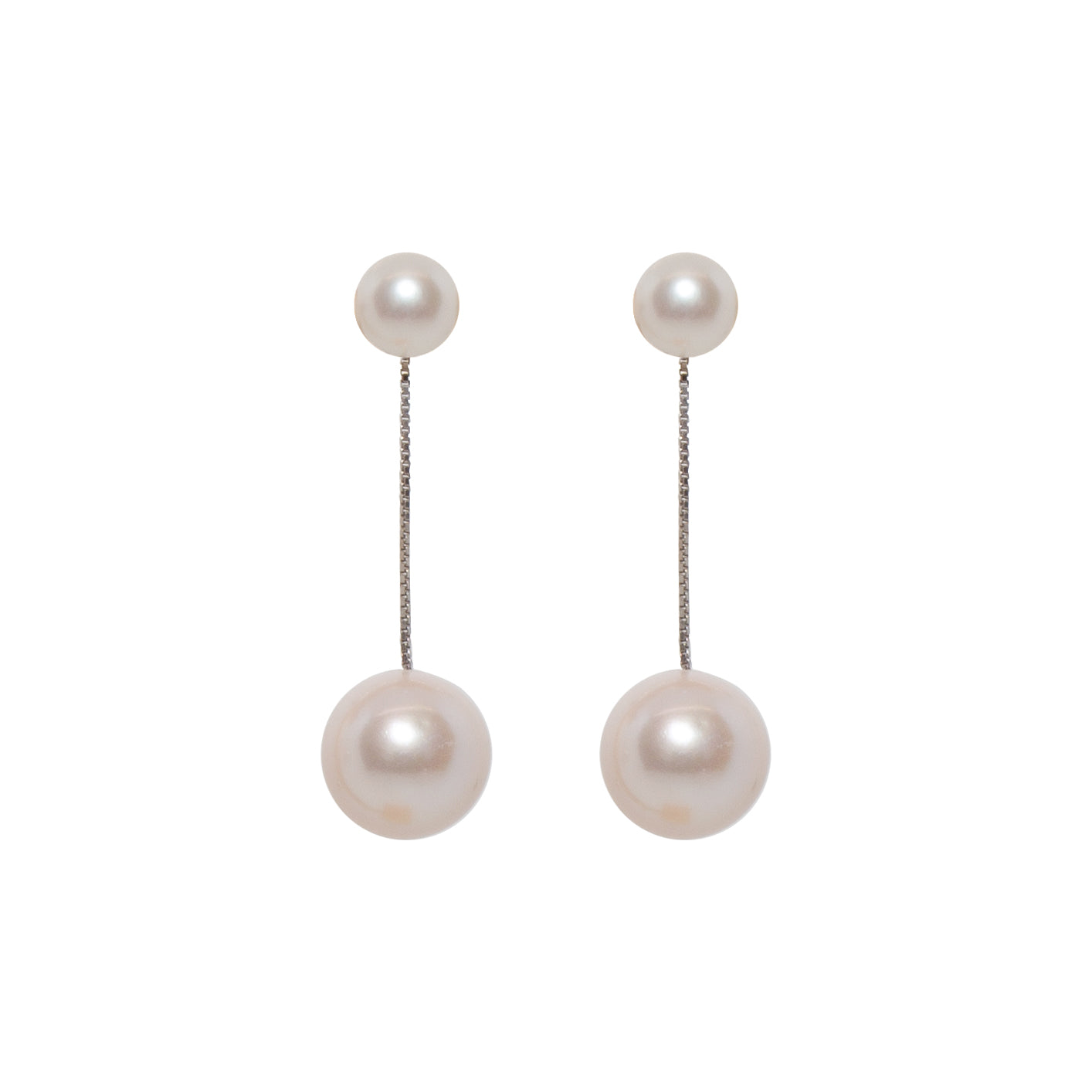 Short Silver Gleaming Pearl Earrings